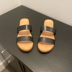 Aldo flat sandles- BRAND NEW - never worn size 7- NWT